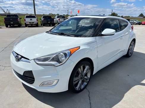 Used 2016 Hyundai Veloster w/ Option Group 02 FWD image 8