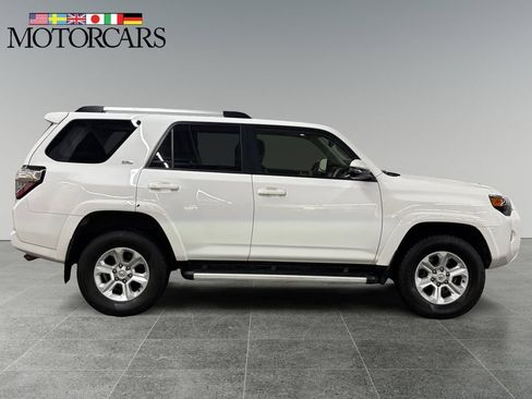Used 2022 Toyota 4Runner SR5 Premium w/ Moonroof Package AWD/4WD image 2