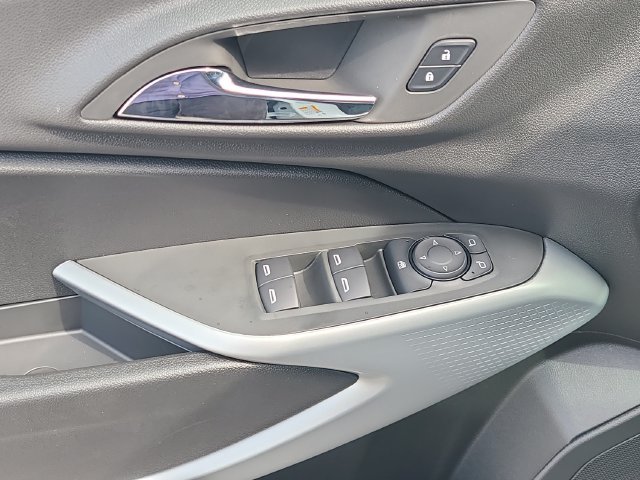 New 2026 Chevrolet Trax RS FWD image 17
