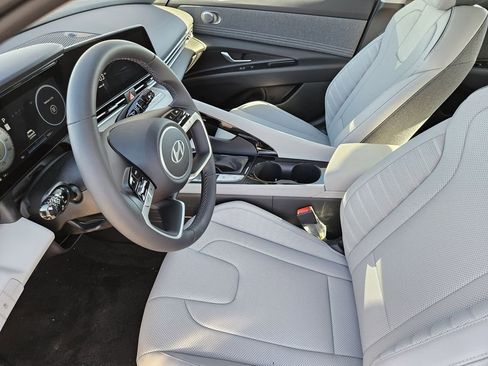 New 2025 Hyundai Elantra Limited FWD image 14