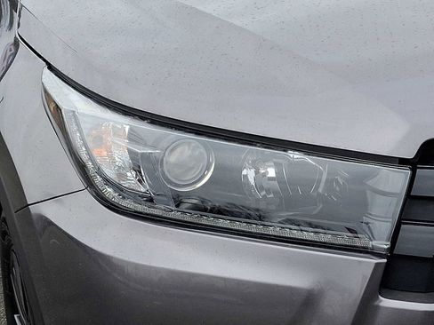 Used 2019 Toyota Highlander SE image 9