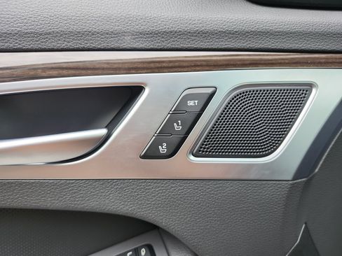 Used 2019 Genesis G80 3.8 AWD/4WD image 15