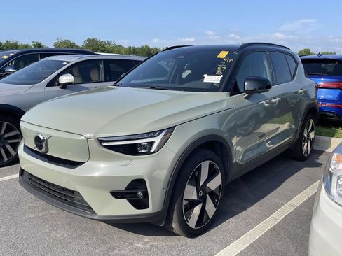 Used 2023 Volvo XC40 Recharge Ultimate w/ Protection Package Premier AWD/4WD image 2