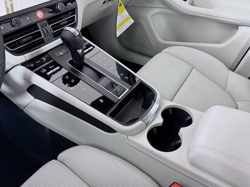 New 2026 Porsche Macan image 21