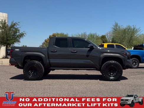 Used 2024 Toyota Tacoma TRD Off-Road w/ TRD Off Road Premium Package AWD/4WD image 5