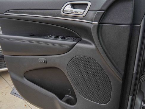 Used 2018 Jeep Grand Cherokee Limited image 22