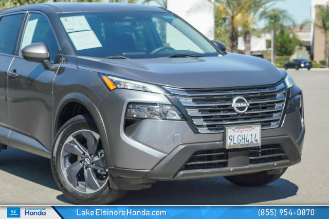 Used 2024 Nissan Rogue SV FWD image 2