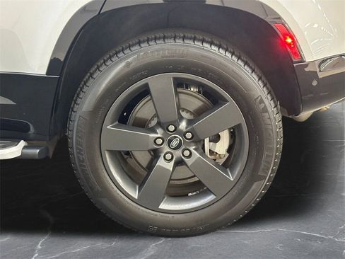 Used 2023 Land Rover Defender 110 X-Dynamic SE image 33