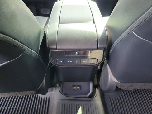 Used 2021 Toyota Highlander XLE AWD/4WD image 11