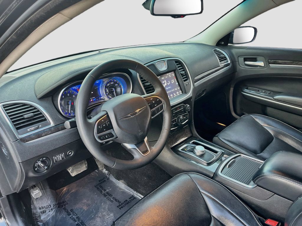 Used 2022 Chrysler 300 Touring L w/ Comfort Group RWD image 9