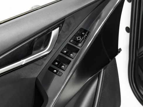 Used 2024 Kia Niro LX image 36