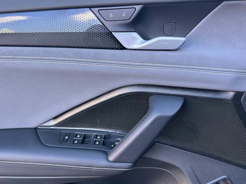 New 2026 Volkswagen Tiguan SE R-Line FWD image 10