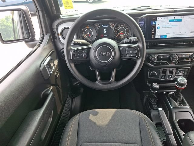 Used 2025 Jeep Wrangler Sport AWD/4WD image 11