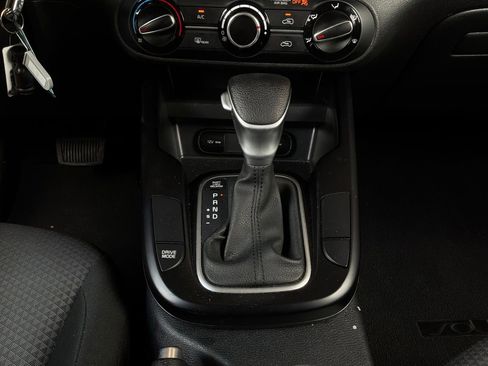 Used 2025 Kia Soul LX w/ LX Technology Package FWD image 20