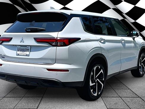 Used 2022 Mitsubishi Outlander ES AWD/4WD image 2