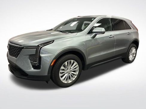 Used 2024 Cadillac XT4 Luxury w/ Cold Weather Package FWD image 1