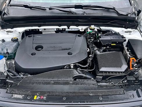 Certified 2026 Volvo XC40 B5 Plus AWD/4WD image 13