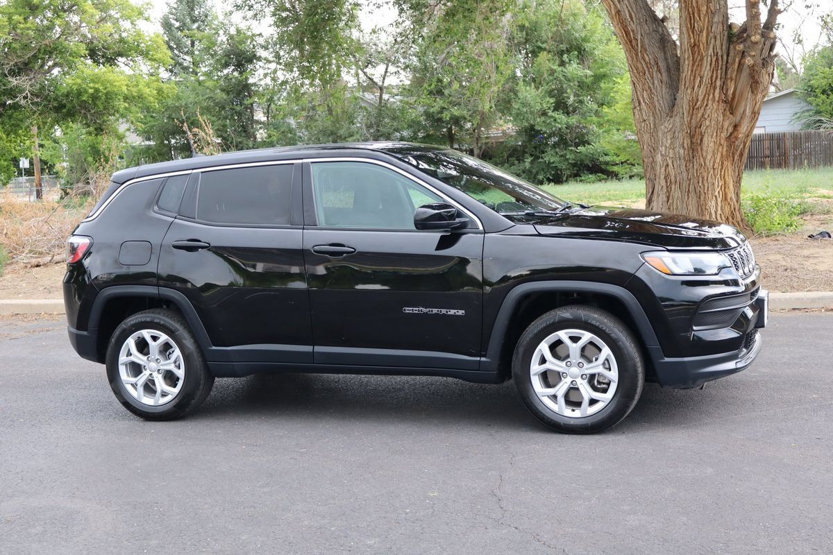 Used 2024 Jeep Compass Sport AWD/4WD image 2