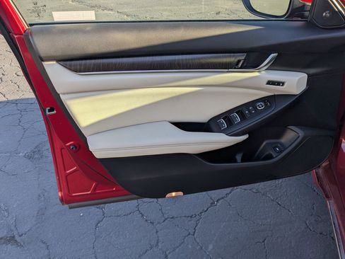 Used 2019 Honda Accord Touring image 14