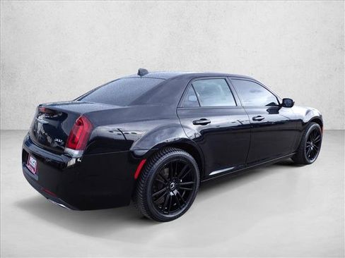 Used 2019 Chrysler 300 S AWD/4WD image 4