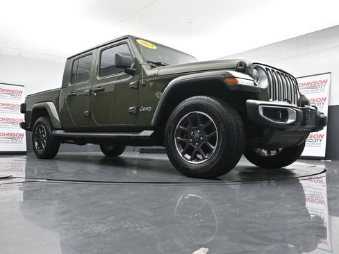 Used 2023 Jeep Gladiator Overland w/ Cold Weather Group AWD/4WD image 35