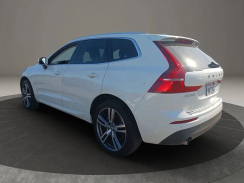 Used 2021 Volvo XC60 T5 Momentum w/ Premium Package FWD image 4