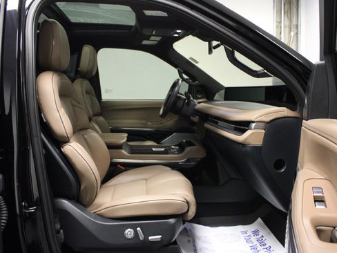 Used 2025 Lincoln Navigator L Black Label AWD/4WD image 18