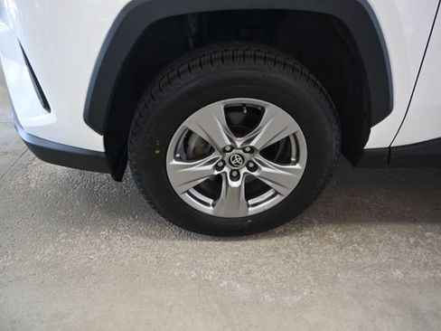 Used 2022 Toyota RAV4 XLE AWD/4WD image 30