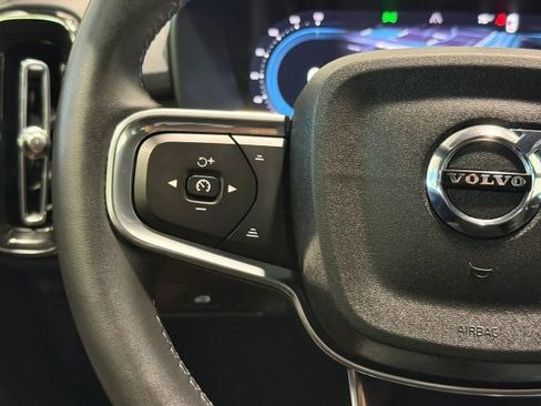 Used 2024 Volvo XC40 B5 Core image 16