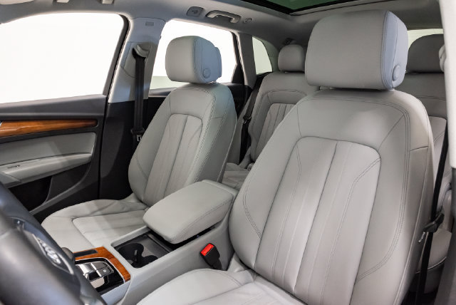 Used 2023 Audi Q5 2.0T Premium w/ Convenience Package AWD/4WD image 9