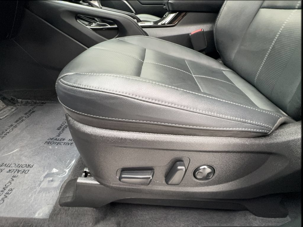 Used 2024 Kia Telluride EX w/ EX Captain's Chair Package AWD/4WD image 22