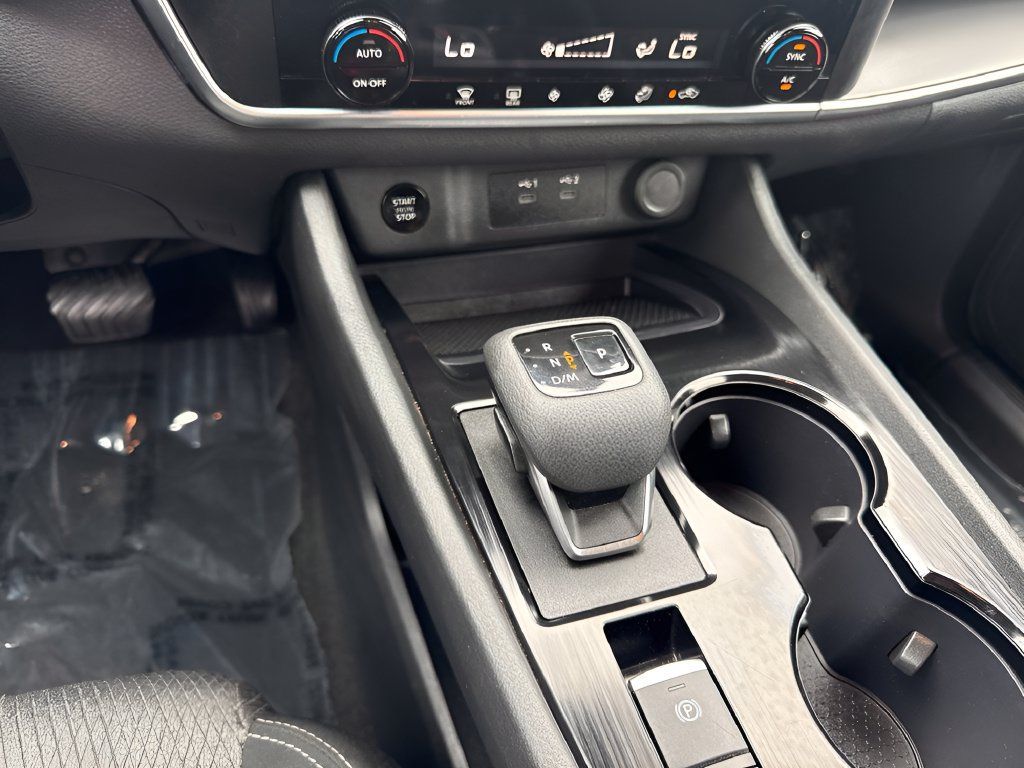 Used 2024 Nissan Rogue SV FWD image 13