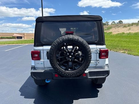 Used 2024 Jeep Wrangler Unlimited Sahara AWD/4WD image 4