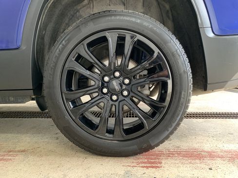 Used 2023 GMC Acadia SLE w/ Elevation Edition image 9