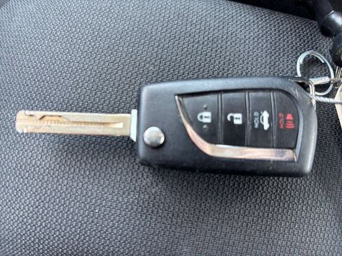 Used 2025 Toyota Corolla LE FWD image 21