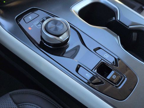 Used 2024 Lexus RZ 450e Premium w/ Technology Package image 33