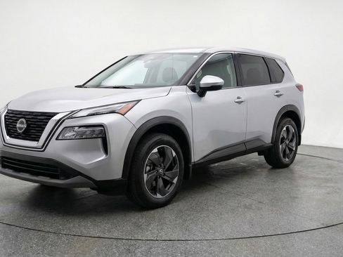Used 2025 Nissan Rogue SV image 3