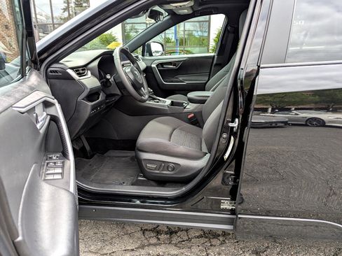 Used 2024 Toyota RAV4 SE w/ Convenience Package image 13