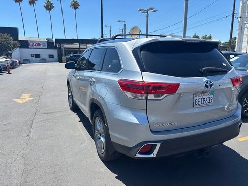 Used 2018 Toyota Highlander Limited Platinum w/ Carpet Mat Package (TMS) AWD/4WD image 6