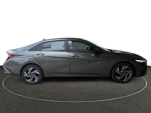 Certified 2025 Hyundai Elantra Sport FWD image 7