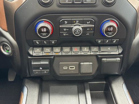 Used 2021 Chevrolet Silverado 1500 High Country w/ Technology Package AWD/4WD image 16