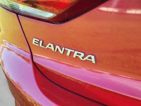 Used 2018 Hyundai Elantra Value Edition w/ Cargo Package FWD image 23