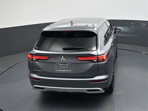 Used 2023 Mitsubishi Outlander SE image 29