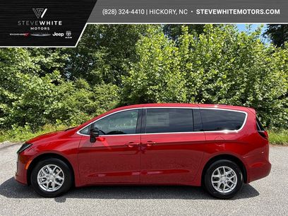 New 2027 Chrysler Pacifica Select