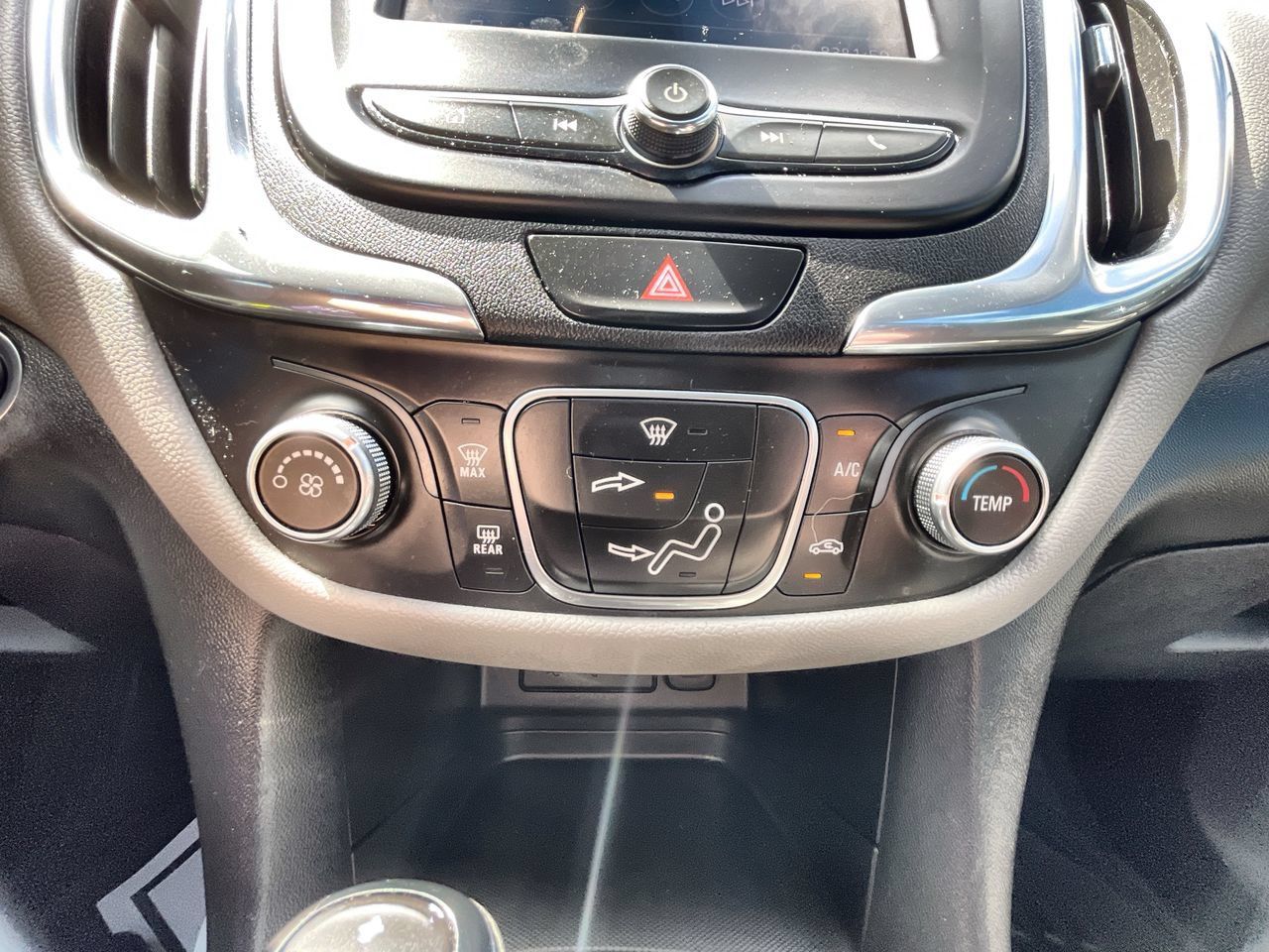 Used 2020 Chevrolet Equinox LS FWD image 18