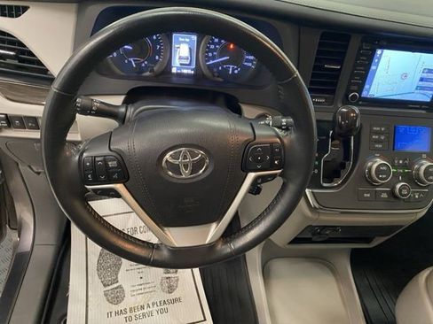 Used 2018 Toyota Sienna XLE w/ XLE Navigation Package image 14