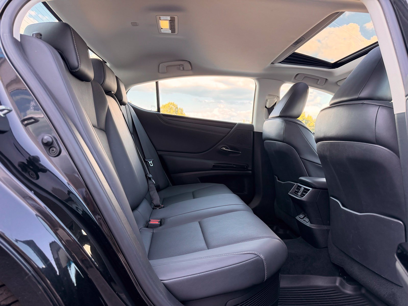 Used 2022 Lexus ES 300h w/ Premium Package FWD image 26