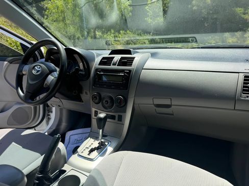 Used 2012 Toyota Corolla L FWD image 23