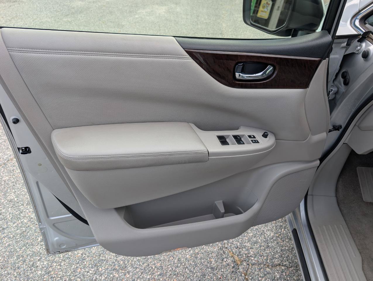Used 2017 Nissan Quest SV FWD image 14