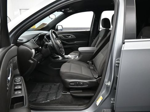 Used 2023 Chevrolet Traverse LT FWD image 11